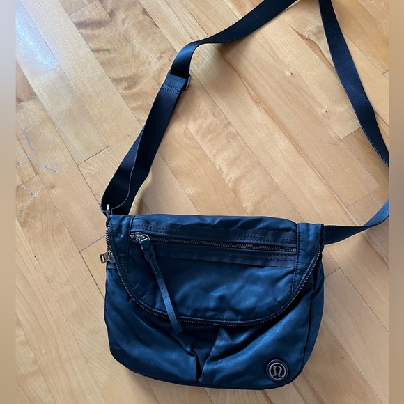 lululemon athletica Handbags - Lululemon all night festival bag